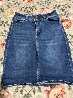 NWOT Women’s Oak&Poppy Mini Dark Washed Denim Skirt - Size Medium